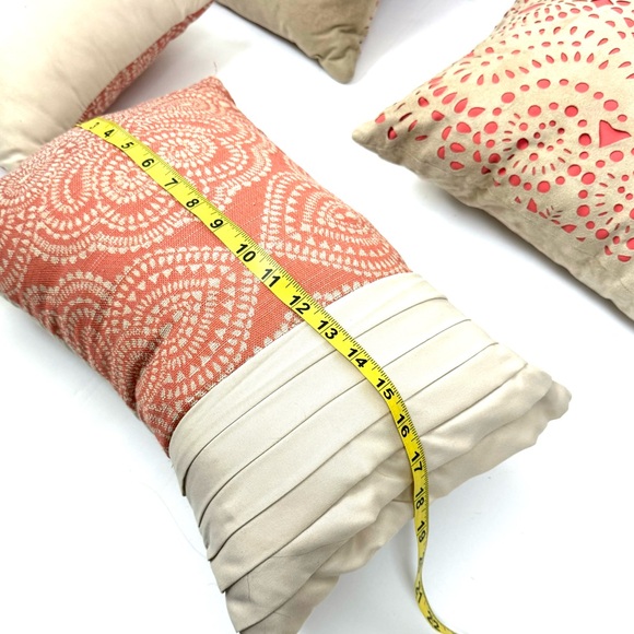 2 Pillow Shams With 4 Matching Pillows - Picture 5 of 7